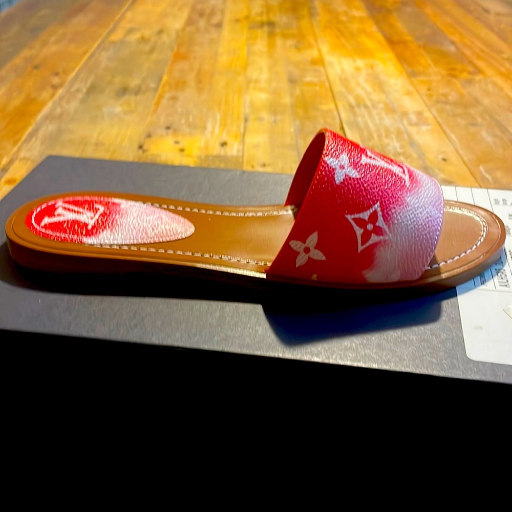 Lock it flat mule size 36 need to sell ASAP 800 OBO